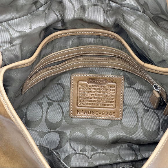 Coach Vintage Shoulder Bag. - Picture 7 of 12